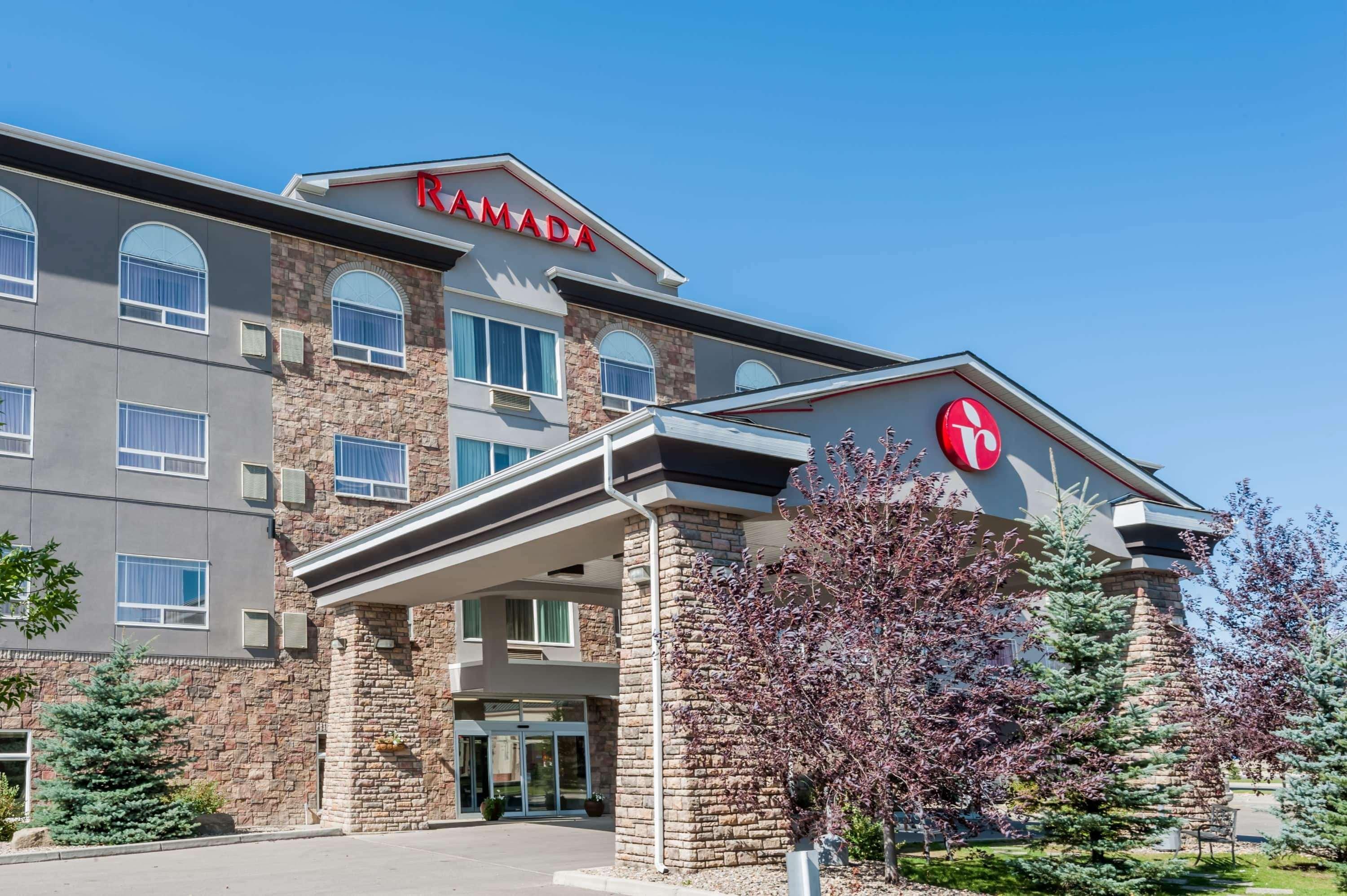 Ramada By Wyndham High River Hotel Exterior photo