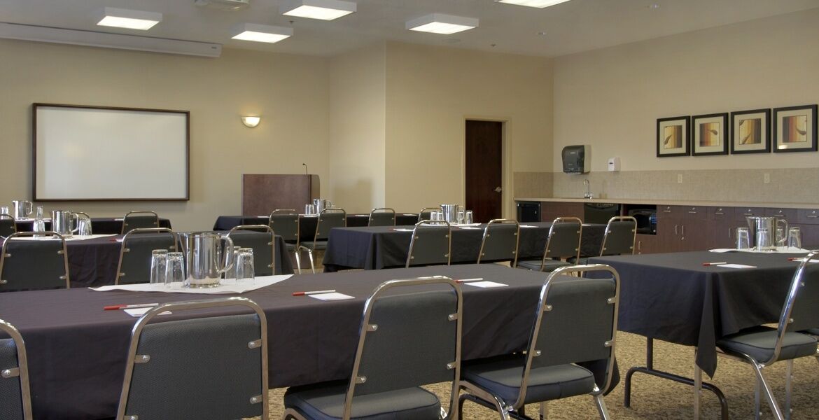 Ramada By Wyndham High River Exterior photo
